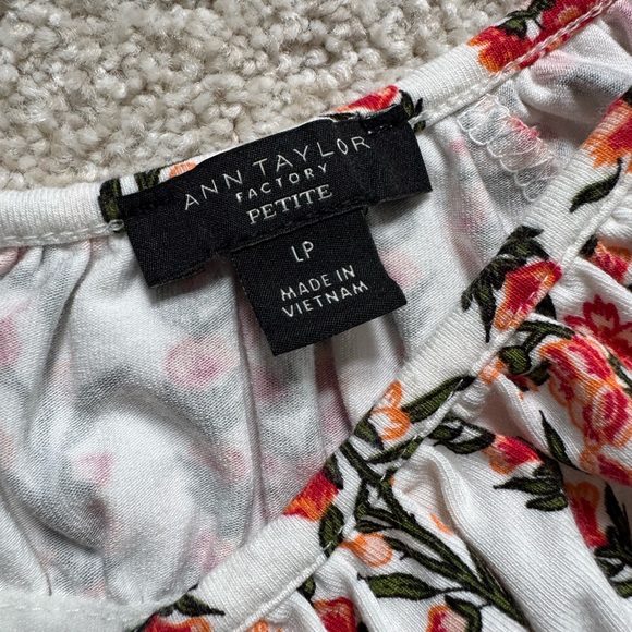 Ann Taylor White and Orange Puff Sleeve Ruched Blouse - Picture 3 of 5